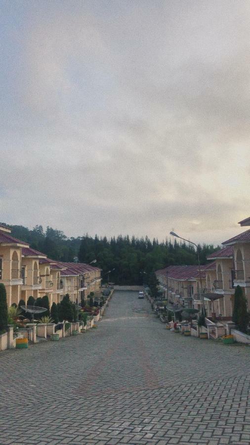 Villa Brastagi Resort Jalan Mimpin Tua Blok C No. 41 Berastagi Eksteriør bilde