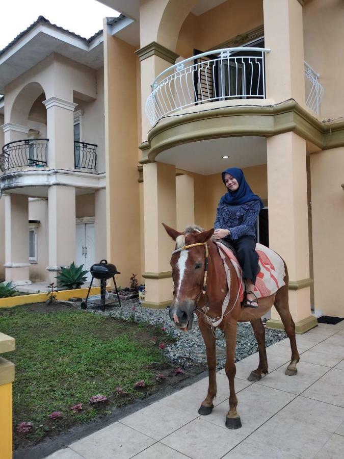 Villa Brastagi Resort Jalan Mimpin Tua Blok C No. 41 Berastagi Eksteriør bilde