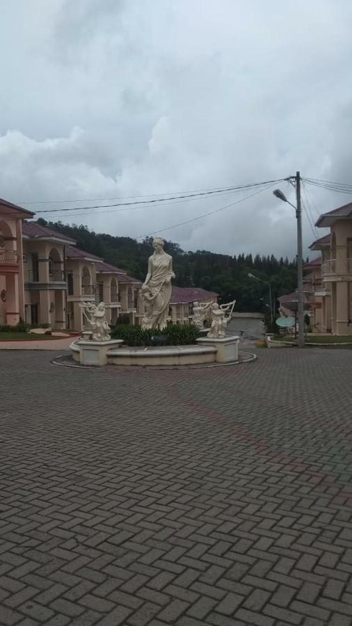 Villa Brastagi Resort Jalan Mimpin Tua Blok C No. 41 Berastagi Eksteriør bilde