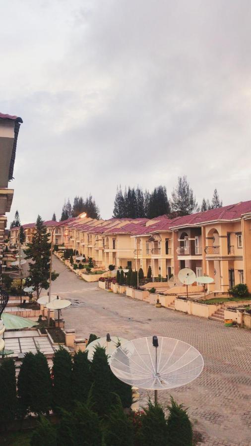 Villa Brastagi Resort Jalan Mimpin Tua Blok C No. 41 Berastagi Eksteriør bilde
